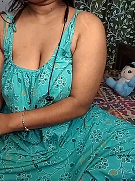 Hottyalia online show from October 2025 12:33:02 AM