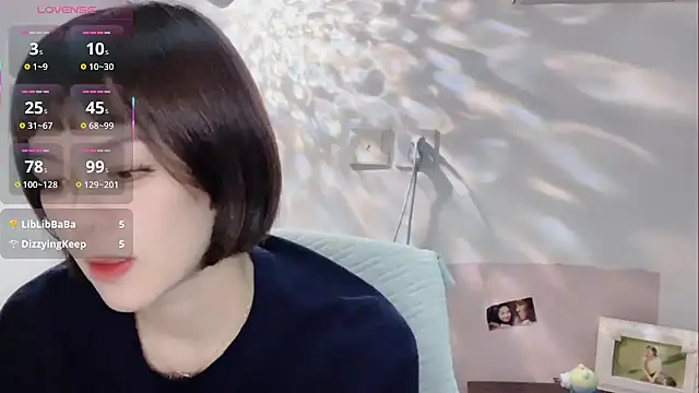 Snapshot of Linda-LL chatting on October 2025 12:46:01 PM Linda-LL online show from October 2025 12:46:01 PM