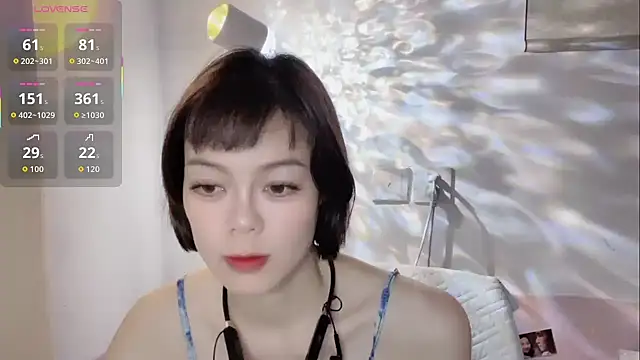 Snapshot of Linda-LL chatting on October 2025 01:53:04 PM Linda-LL online show from October 2025 01:53:04 PM