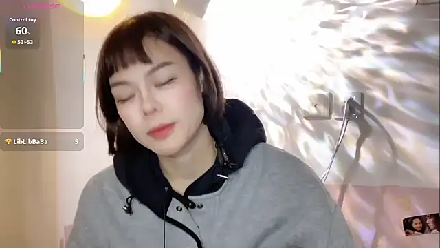 Snapshot of Linda-LL chatting on November 2025 09:12:02 AM Linda-LL online show from November 2025 09:12:02 AM