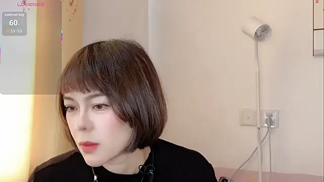 Snapshot of Linda-LL chatting on November 2025 05:24:02 AM Linda-LL online show from November 2025 05:24:02 AM