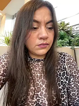 Iam  Cristal online show from February 2026 09:54:01 PM