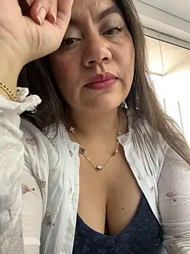 Iam  Cristal online show from February 2026 09:14:01 PM