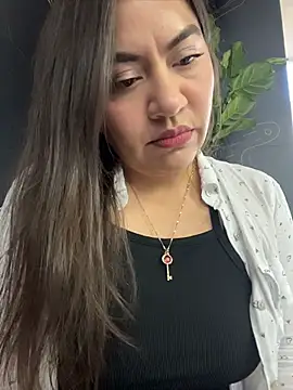 Iam  Cristal online show from May 2026 10:49:01 PM