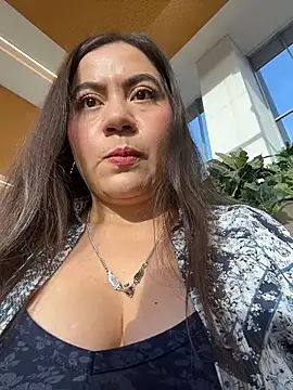 Iam  Cristal online show from June 2026 10:26:02 PM