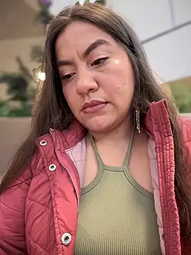 Iam  Cristal online show from December 2025 09:51:01 PM