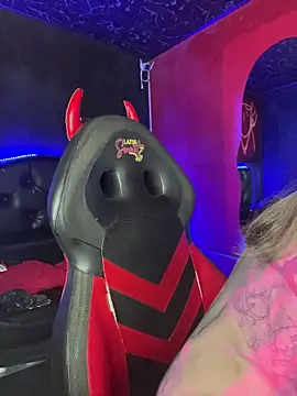 Iam  Cristal online show from February 2026 10:18:02 PM