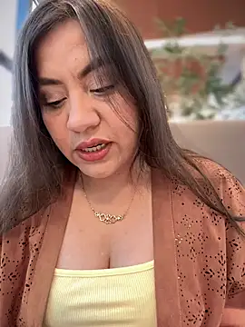 Iam  Cristal online show from December 2025 09:47:02 PM