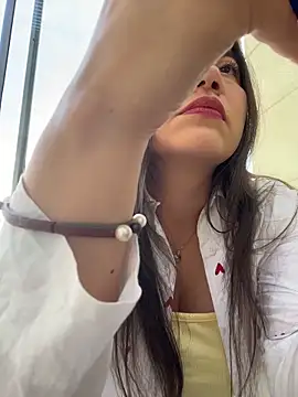 Iam  Cristal online show from May 2026 10:04:01 PM