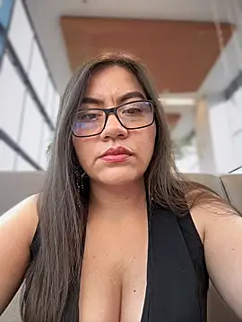 Iam  Cristal online show from December 2025 09:38:02 PM