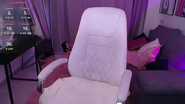 Fay Dunaway online show from January 2026 02:12:01 PM