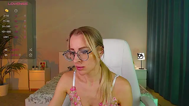Fay Dunaway online show from February 2025 12:30:02 PM