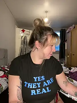 Snapshot of Curvy_Rosie99 chatting on December 2024 03:42:02 PM Curvy Rosie99 online show from December 2024 03:42:02 PM