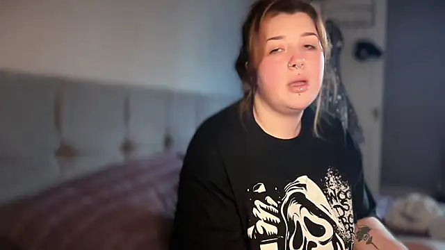 Curvy Rosie99 online show from April 2026 03:57:01 PM