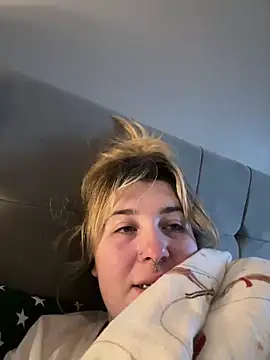 Snapshot of Curvy_Rosie99 chatting on December 2024 02:12:01 PM Curvy Rosie99 online show from December 2024 02:12:01 PM