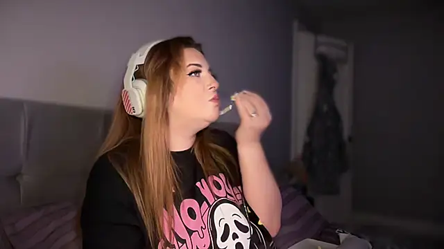 Curvy Rosie99 online show from April 2026 07:58:02 PM