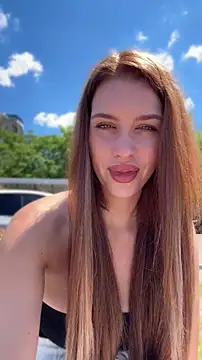 Snapshot of KikiWatson chatting on June 2026 08:25:02 AM KikiWatson online show from June 2026 08:25:02 AM