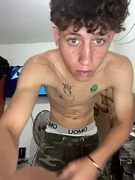 Snapshot of LatinBoysxxx chatting on January 2025 07:04:01 PM LatinBoysxxx online show from January 2025 07:04:01 PM