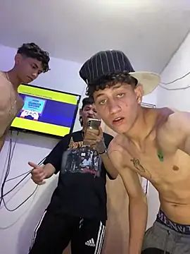 Snapshot of LatinBoysxxx chatting on January 2025 11:37:02 PM LatinBoysxxx online show from January 2025 11:37:02 PM