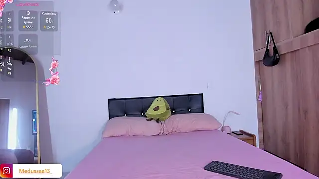 medussa13  online show from February 2026 12:05:02 PM