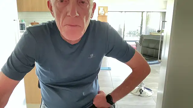 angie-puttana online show from December 2025 10:25:01 PM