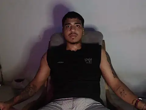 camiloacosta321 online show from November 2025 04:15:02 AM