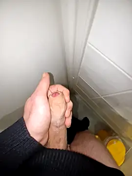 Snapshot of Landryyyyy chatting on December 2024 07:29:02 PM Landryyyyy online show from December 2024 07:29:02 PM