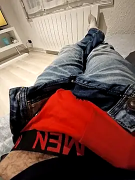 Snapshot of Landryyyyy chatting on February 2025 07:32:01 PM Landryyyyy online show from February 2025 07:32:01 PM