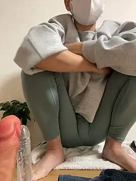 AiRiii online show from October 2025 06:23:02 AM