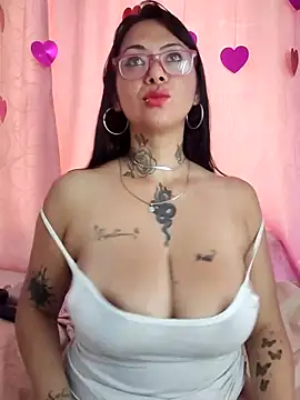 Snapshot of Saloome- chatting on February 2025 05:16:01 PM Saloome- online show from February 2025 05:16:01 PM