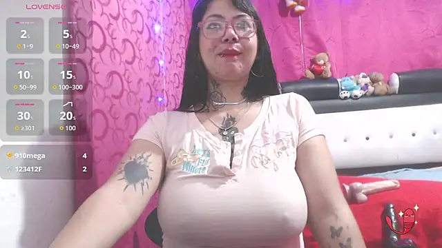 Snapshot of Saloome- chatting on September 2025 08:41:01 PM Saloome- online show from September 2025 08:41:01 PM