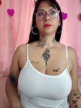 Snapshot of Saloome- chatting on February 2025 02:00:01 PM Saloome- online show from February 2025 02:00:01 PM