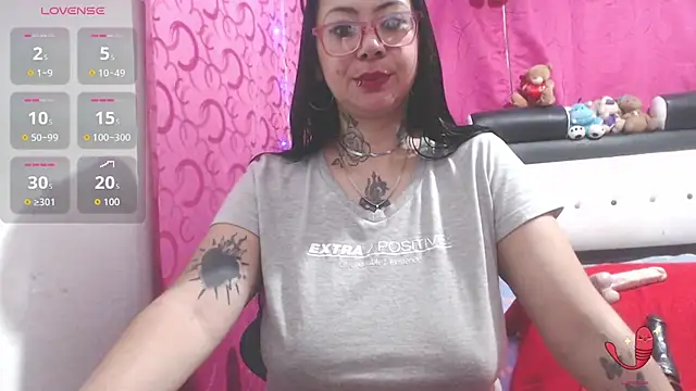 Snapshot of Saloome- chatting on September 2025 10:43:01 PM Saloome- online show from September 2025 10:43:01 PM