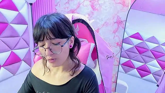 Snapshot of Danny_Face chatting on February 2026 02:25:01 PM Danny Face online show from February 2026 02:25:01 PM