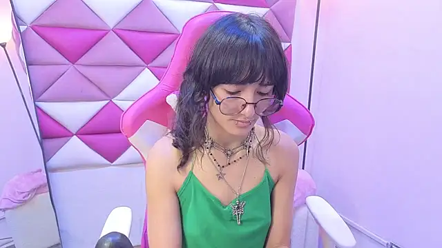 Snapshot of Danny_Face chatting on February 2026 02:04:01 PM Danny Face online show from February 2026 02:04:01 PM