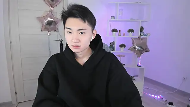 Snapshot of Miram_Yu chatting on December 2024 05:15:02 AM Miram Yu online show from December 2024 05:15:02 AM