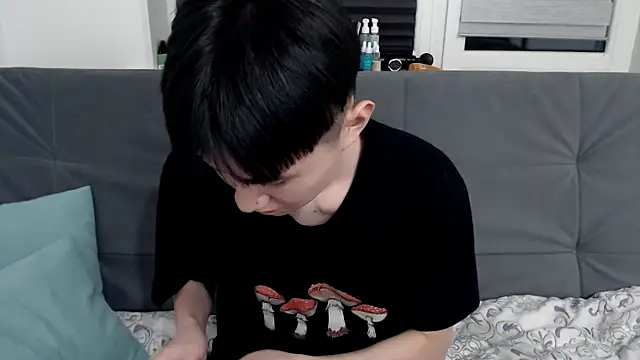 Snapshot of Miram_Yu chatting on February 2025 11:57:02 PM Miram Yu online show from February 2025 11:57:02 PM