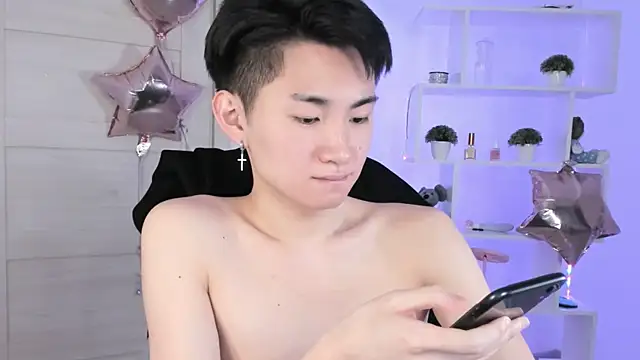 Snapshot of Miram_Yu chatting on December 2024 03:01:02 PM Miram Yu online show from December 2024 03:01:02 PM