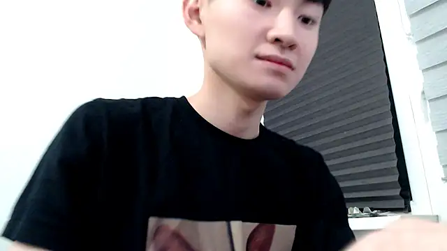 Snapshot of Miram_Yu chatting on October 2025 06:01:02 PM Miram Yu online show from October 2025 06:01:02 PM