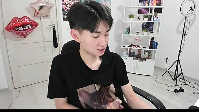 Snapshot of Miram_Yu chatting on October 2025 09:27:02 PM Miram Yu online show from October 2025 09:27:02 PM