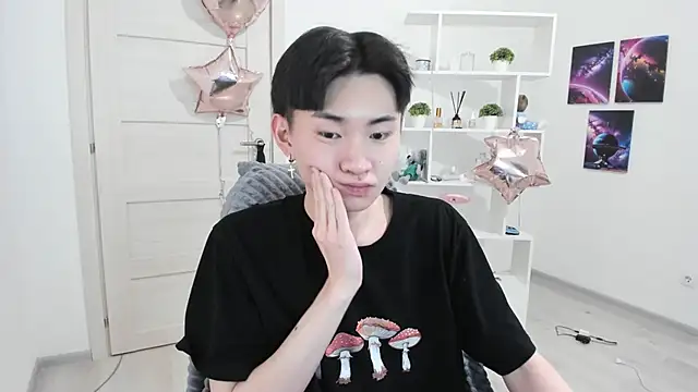 Snapshot of Miram_Yu chatting on February 2025 09:15:01 PM Miram Yu online show from February 2025 09:15:01 PM