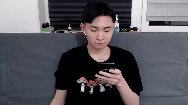 Snapshot of Miram_Yu chatting on February 2025 09:48:01 PM Miram Yu online show from February 2025 09:48:01 PM