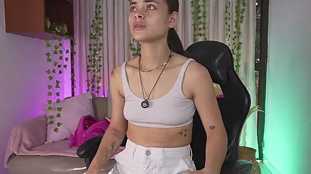 HannaRhodes online show from December 2025 02:08:02 PM