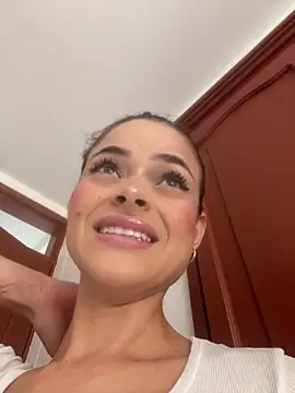 Snapshot of HannaRhodes chatting on May 2026 04:21:02 PM HannaRhodes online show from May 2026 04:21:02 PM