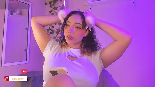 MadelineBenet online show from September 2025 02:01:02 AM