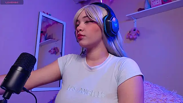 MadelineBenet online show from October 2025 03:51:02 AM