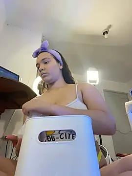 MadelineBenet online show from March 2026 09:59:01 PM