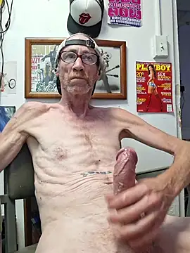 Snapshot of Undercover_Pornstar chatting on July 2026 09:43:02 PM Undercover Pornstar online show from July 2026 09:43:02 PM