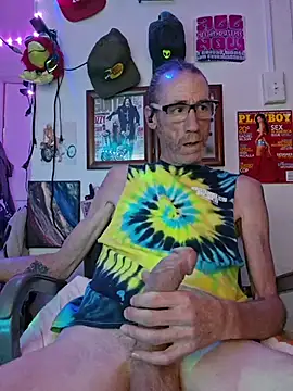 Snapshot of Undercover_Pornstar chatting on June 2026 05:18:02 PM Undercover Pornstar online show from June 2026 05:18:02 PM