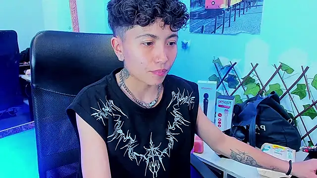 Im Mathias online show from December 2025 01:01:01 AM